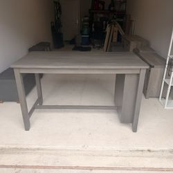 Dining Table and 4 Barstools - Counter Height