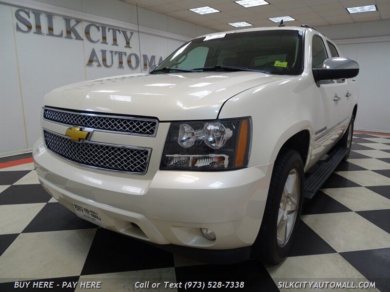 2012 Chevrolet Avalanche LTZ 4x4 NAVI DVD Camera Sunroof Crew Cab Pickup