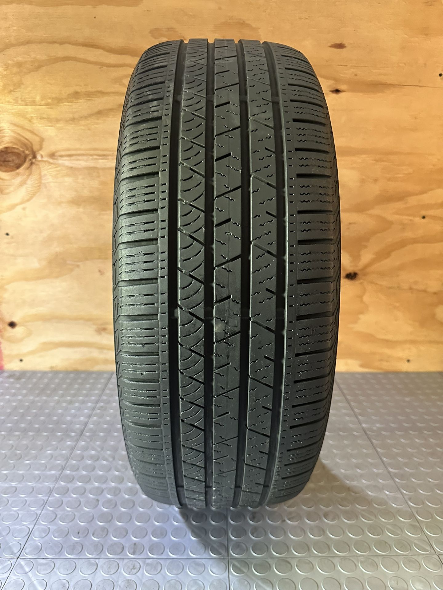 #676 One Used Tire Continental 235/55/19 101 H 