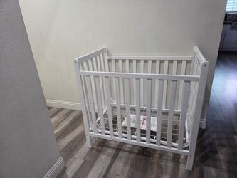 Delta Children Classic Mini Crib Convertible to Twin - Bianca White