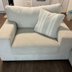 Ashley’s 1 Person Couch