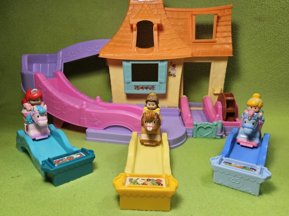 Fisher-Price Little People Disney Princess Horse & Stable Klip Klap County Cottage