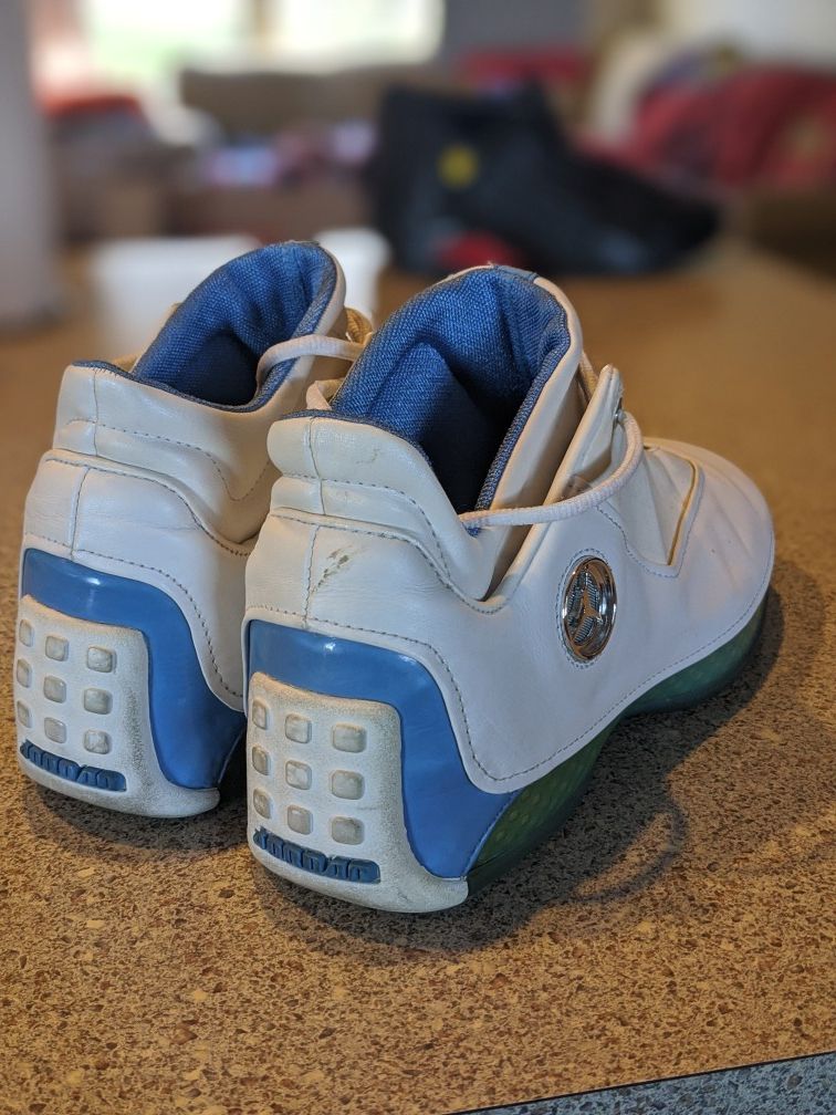 Jordan 18 OG low university blue size