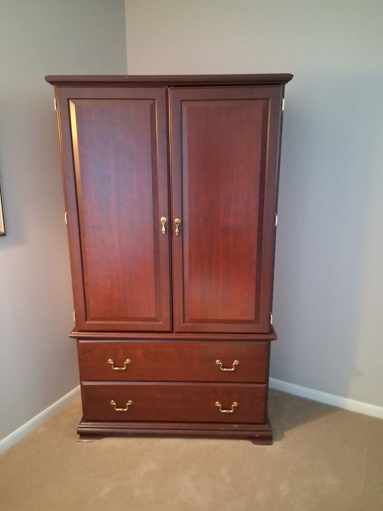 Armoire TV Stand