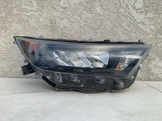 Toyota Rav4 Right Passenger Headlight