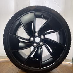 ONE  20" Tesla Warp rear wheel from 2024 Model 3 Performance