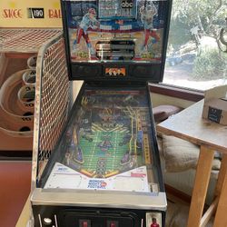 VINTAGE WORKING PINBALL MACHINE