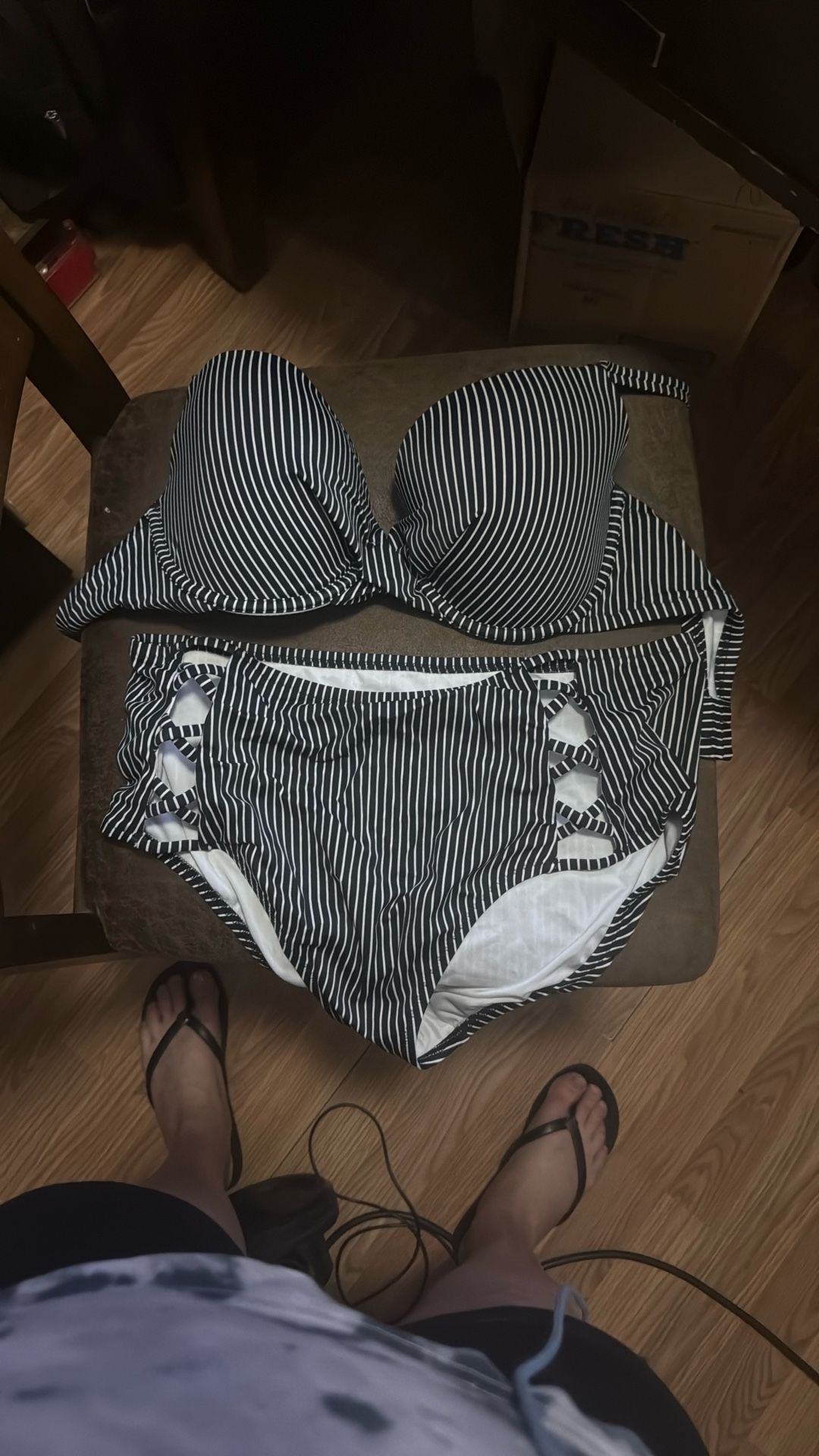 shade & shore bikini 36DD top & lg bottoms