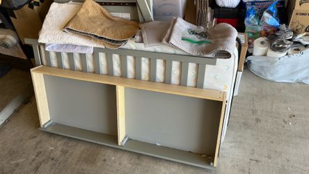 Complete crib with drawer