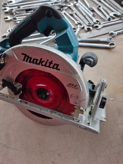 36v makita sircular saw and 2 5.0 batt almost new no chárger $190 area jersey village 77O41 pick up only