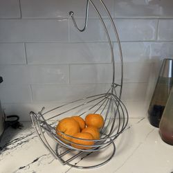 Swinging hammock fruit and banana holder 