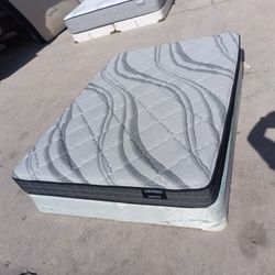 Full Size Mattress And Box Spring 