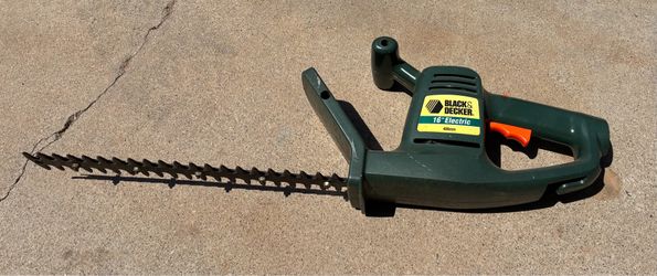 Black & Decker 16” hedge trimmer