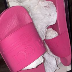 Gucci Slides Women’s Size 37 Pick Up Only $180 