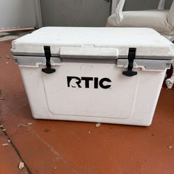 60 QUART ultra Tough ARTIC COOLER 