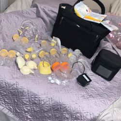 Medela Breast Pump With Milk Storage Containers