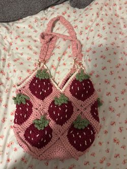 Strawberry knitted bag