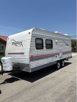 2003 Pioneer Travel trailer