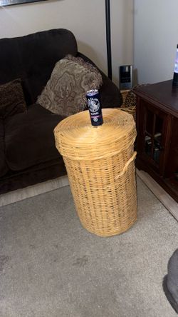 Basket with lid
