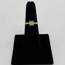 LADIES RING 14KT YELLOW GOLD, 6 SIZE, 2.7 GRAMS, .60 CTW DIAMOND. 
