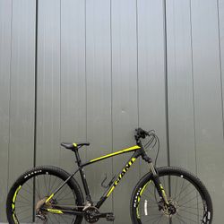 Giant Talon 2 – 29” Hardtail Mountain Bike – Large Frame - Men’s Bicycle Trail MTB Alumunium