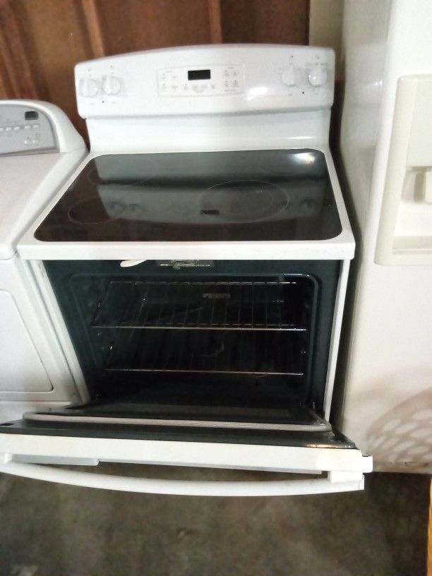 Beautiful Glass Top Range 90 day Warranty Free Delivery Vancouver Area