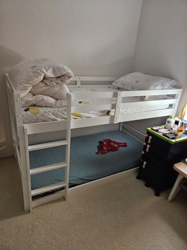 bunk bed. 40*75. almost new with two mattress. good quality.