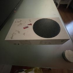 Xbox Series S (Price Negotiable) 