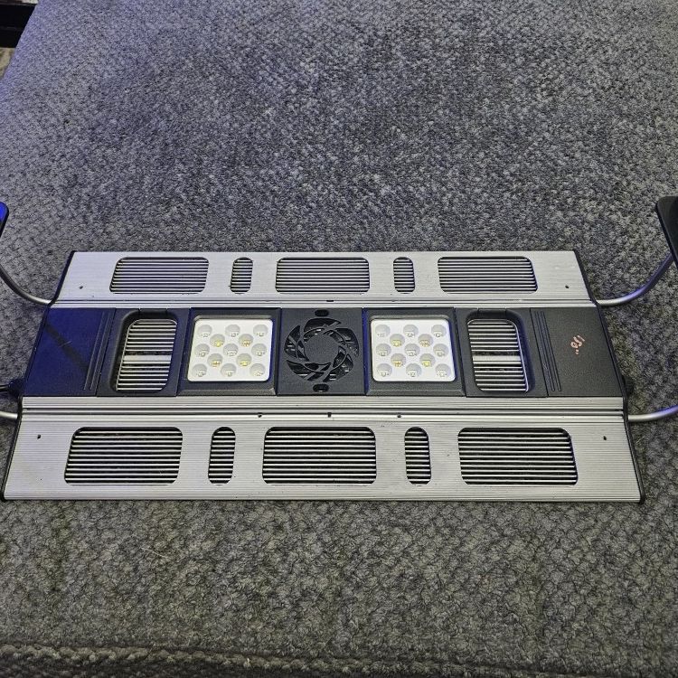 Maxspect R420r Led Maxspect R420R LED REEF LIGHT for Sale in Glendale, AZ - OfferUp