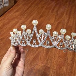 Watercolor paint and drawing craft kit, a gift for girls.