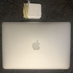 MacBook Air 13” 2015 – 8GB RAM – 256GB SSD – Charger – Works Great 