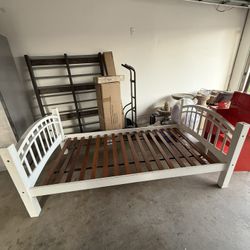 Twin sized bed with mattress!!