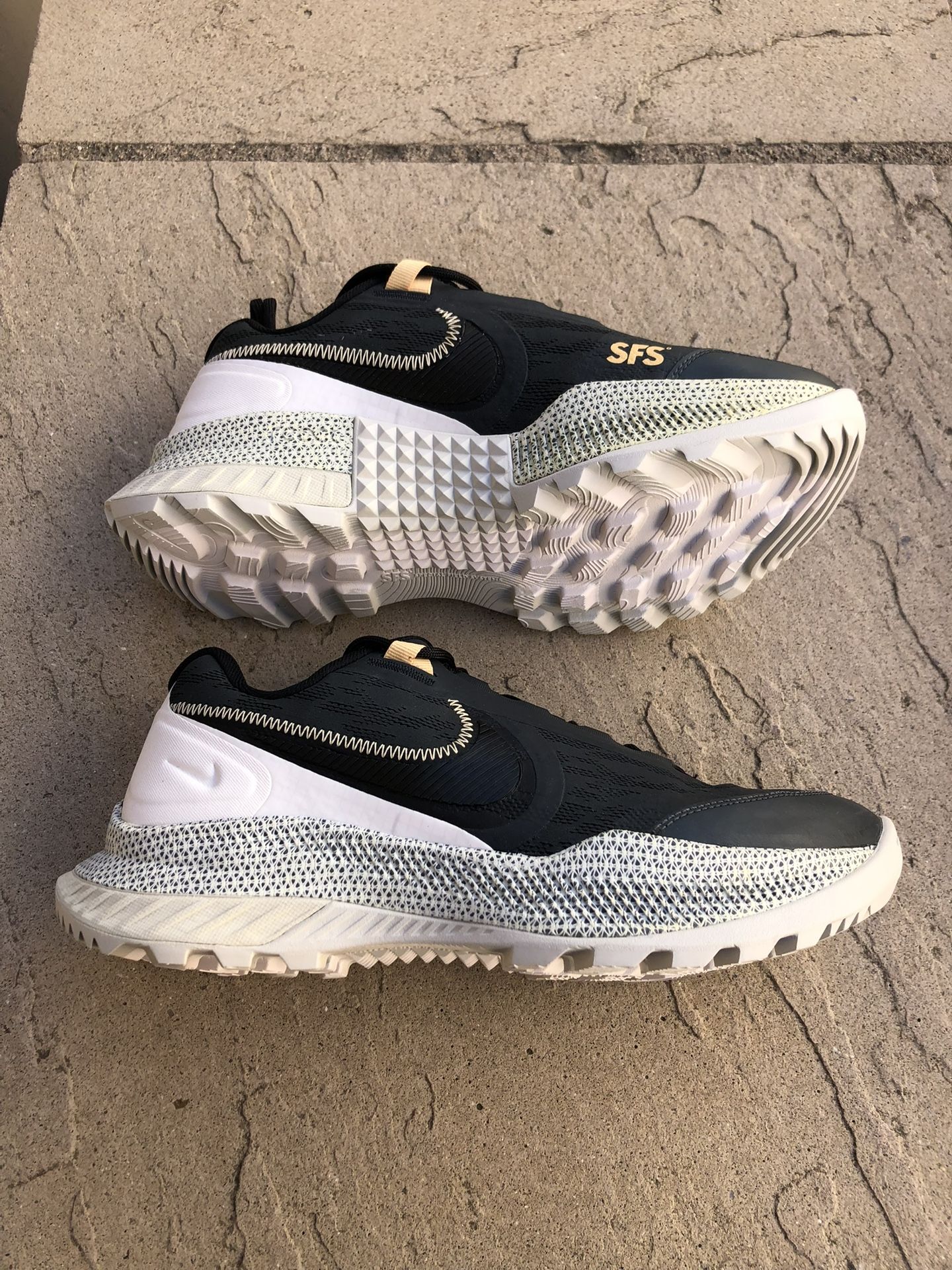 New Nike React SFB Carbon Low Shoes Men’s 7.5, Women’s 9