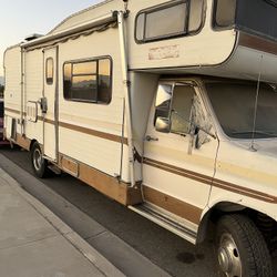 Econoline 1984 E350 Ford No Motor/Trans & No Generator. 