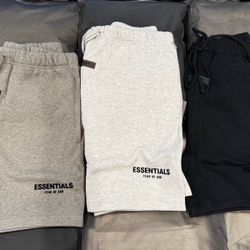 Essential shorts (SMALL)