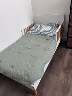 Toddler bed