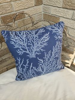 Outdoor pillow, like new