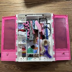Barbie Closet With The Accessories And Clothes