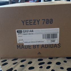 Yeezy 700 V3 ‘Dark Glow’ Size 6