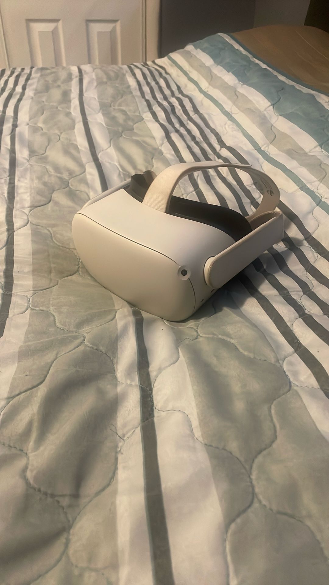 Meta Quest 2 White Fits All Sizes
