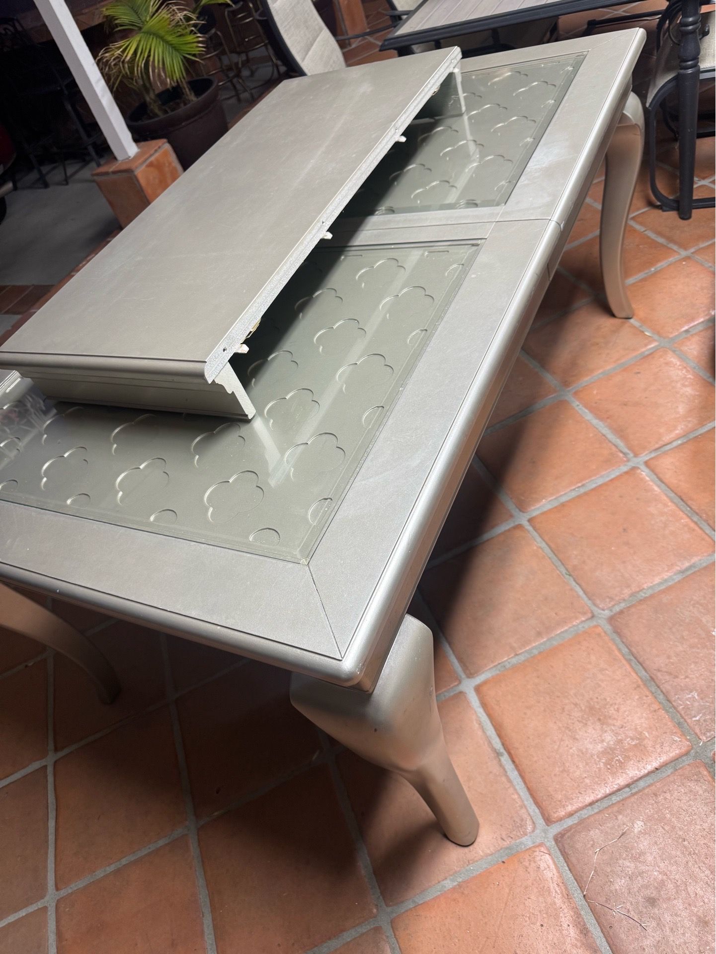 Dining room table