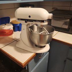 Kitchen Aid Classic Plus Mixer