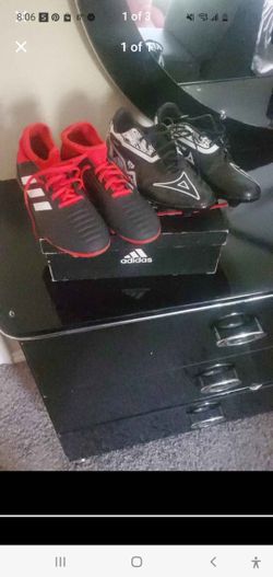 SOCCER SHOES