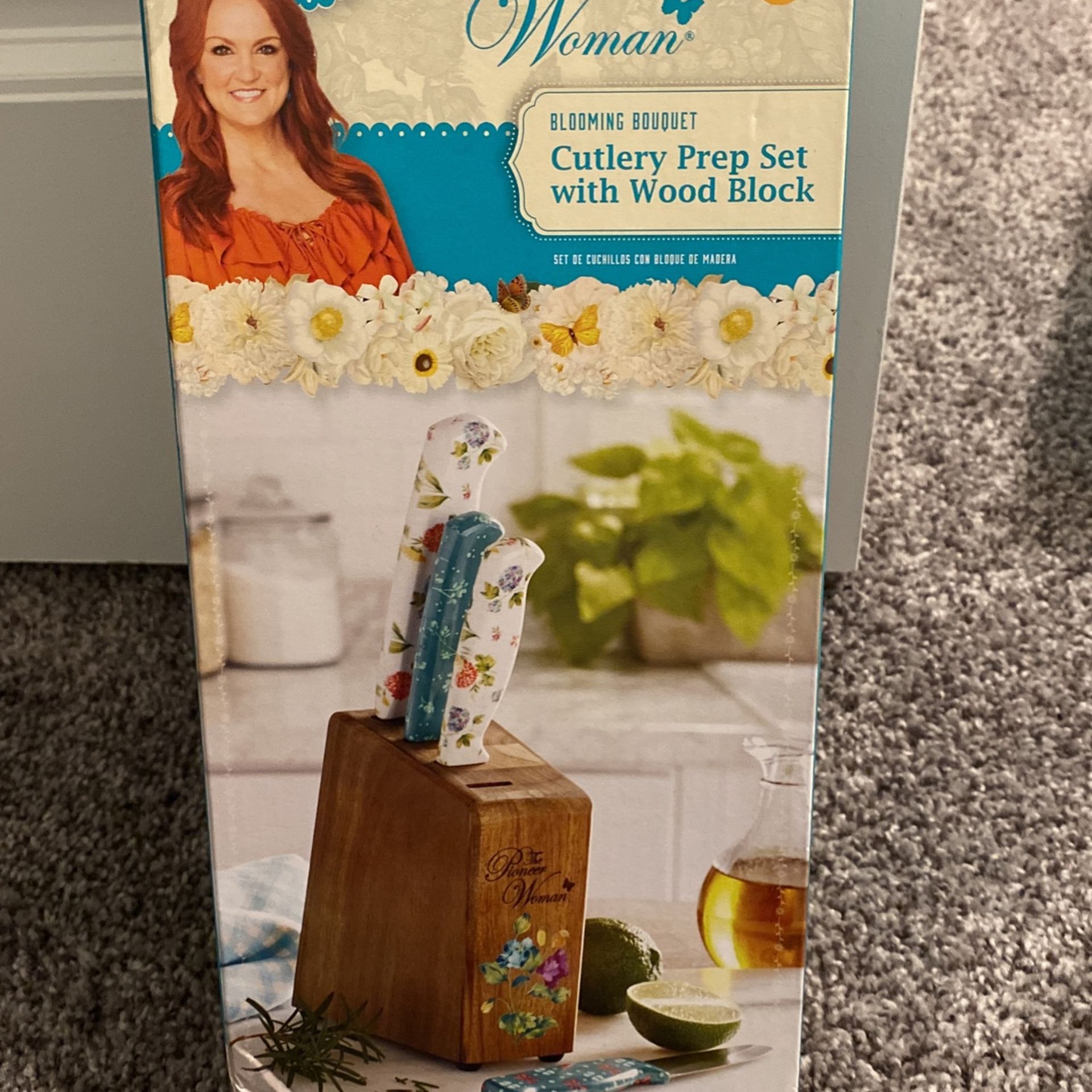 New Pioneer Woman 5 Piece Cutlery Set with Wood Block