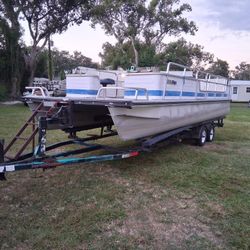 24' Lowe Pontoon Boat 