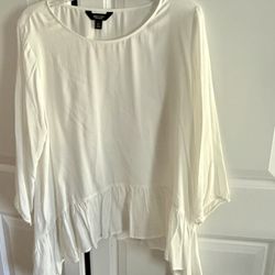 White ruffle top with 3/4 sleeves #feminine size xl  simply Vera  
