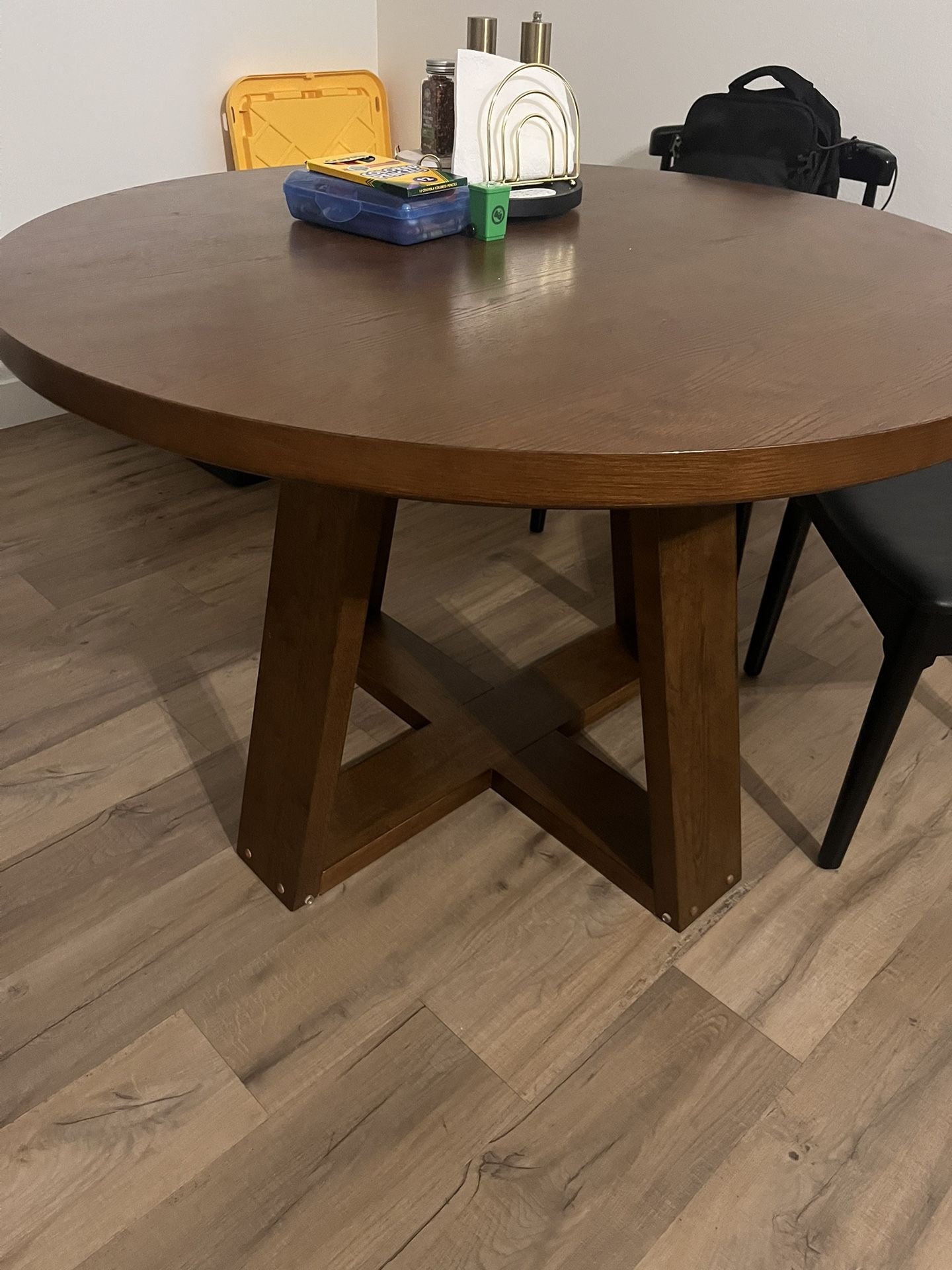 Round Dining Table 