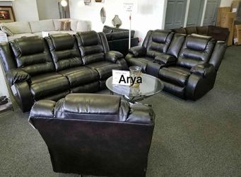 FINANCING & DELIVERY AVAILABLE: Ashley Black Leather Recliner Set