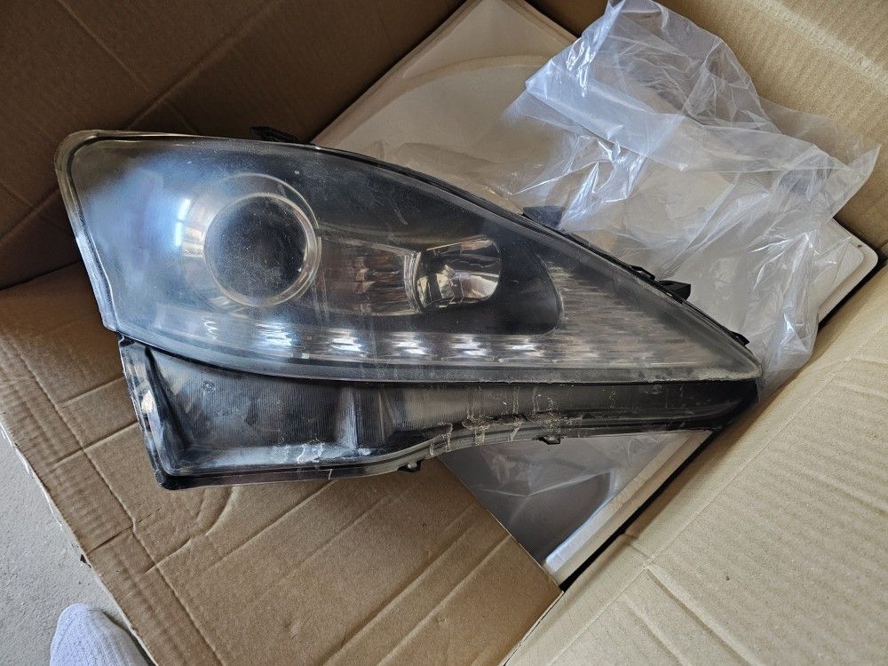 2012 Lexus IS 250 Headlights