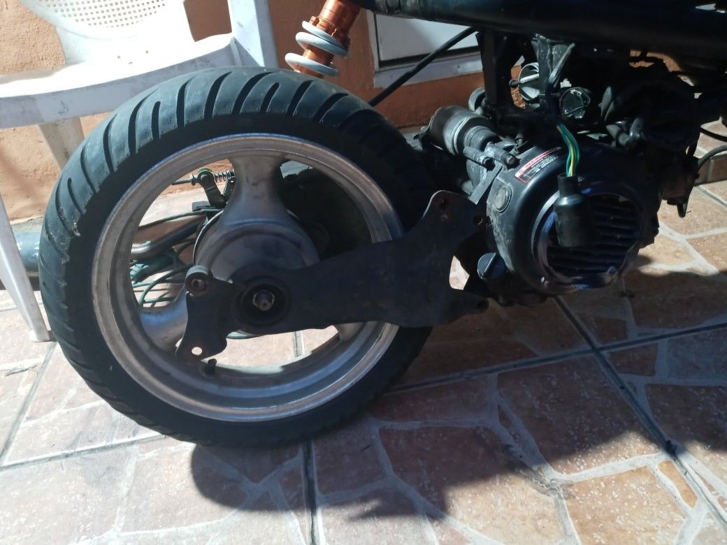 150CC SCOOTER ENGINE $$80 OR BEST OFFER